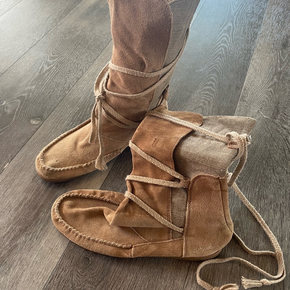 Sanuk Women's Tan Suede Boots